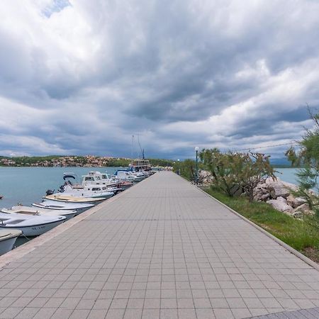 Apartment Luka Dobrinj Zewnętrze zdjęcie